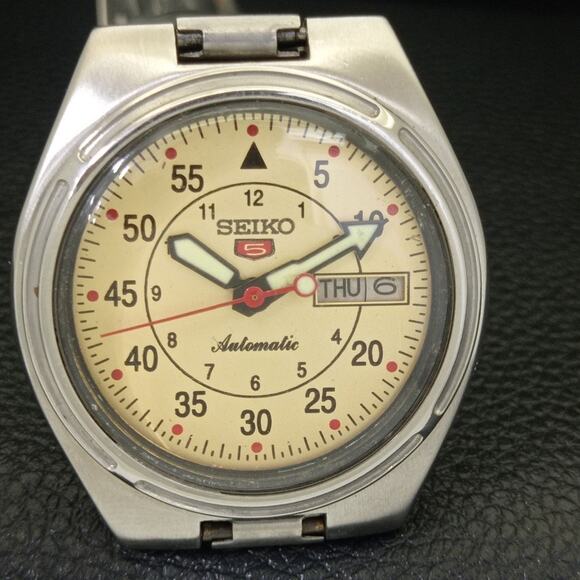 Vintage 1976 Seiko Automatic Mens Silver Watch W/daydate & Roman accents - Picture 4 of 10